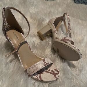 Pashion Footwear Pashionista convertible sandal in Ivory Snakeskin, size 9